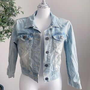Light Wash Distressed Cropped Denim Jacket S